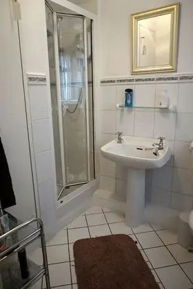 Tek Kişilik Oda, Ortak Banyo