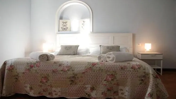 Üç Kişilik Oda, Özel Banyo (External Private Bathroom)