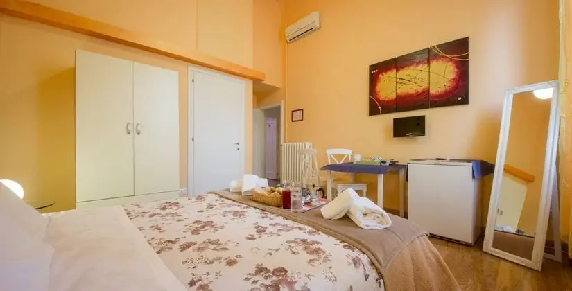 Üç Kişilik Oda, Özel Banyo (External Private Bathroom)