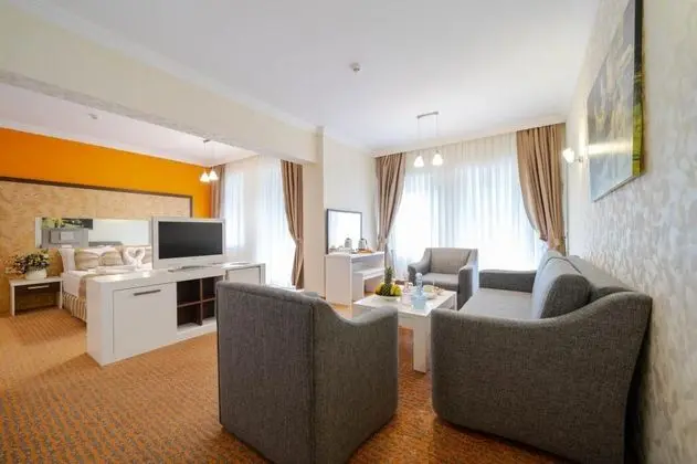 Corner Suite, Dağ Manzaralı, Jakuzili ve Balkonlu