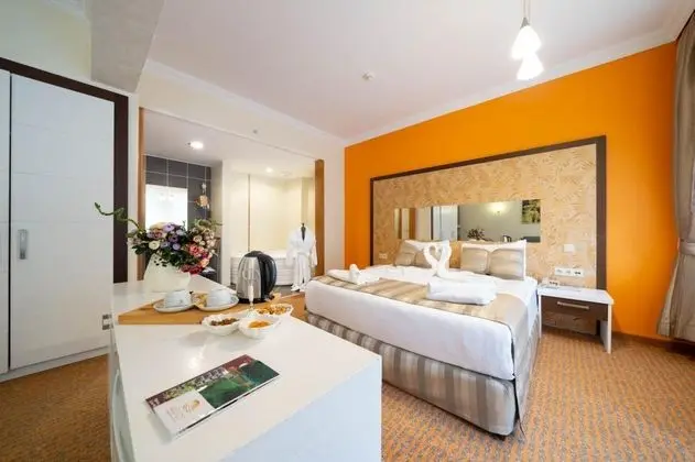 Corner Suite, Dağ Manzaralı, Jakuzili ve Balkonlu