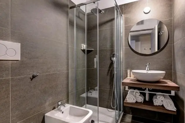 Üç Kişilik Oda