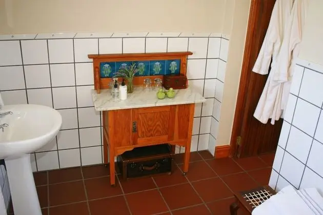 Standard Room - King / Twin- Shower only