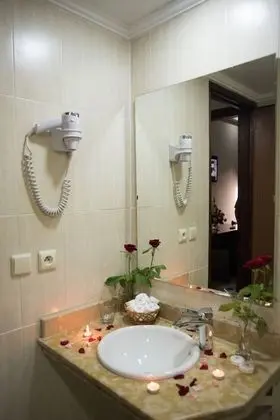 Basic Tek Büyük veya İki Ayrı Yataklı Oda