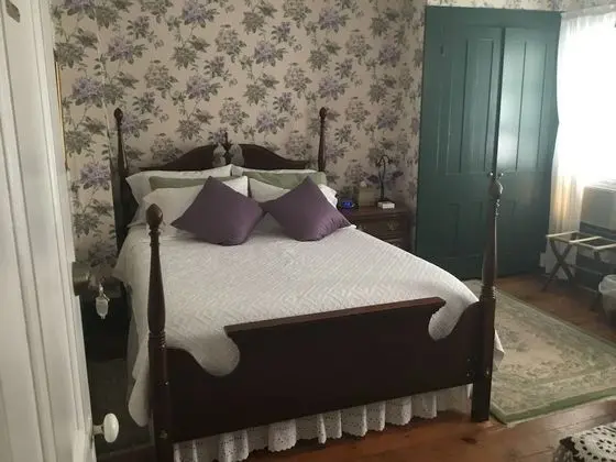 Liza's Room With Shared Bath