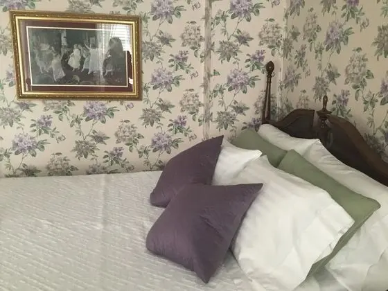Liza's Room With Shared Bath