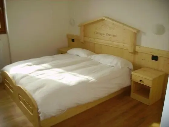 Oda, 1 Büyük (Queen) Boy Yatak, Sigara İçilmez, Dağ Manzaralı