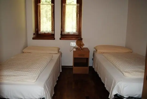 Tek Büyük Yataklı Oda, Ortak Banyo