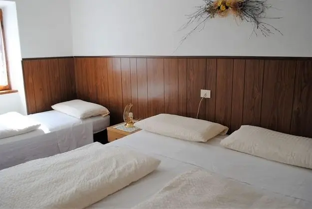 Üç Kişilik Oda, Ortak Banyo