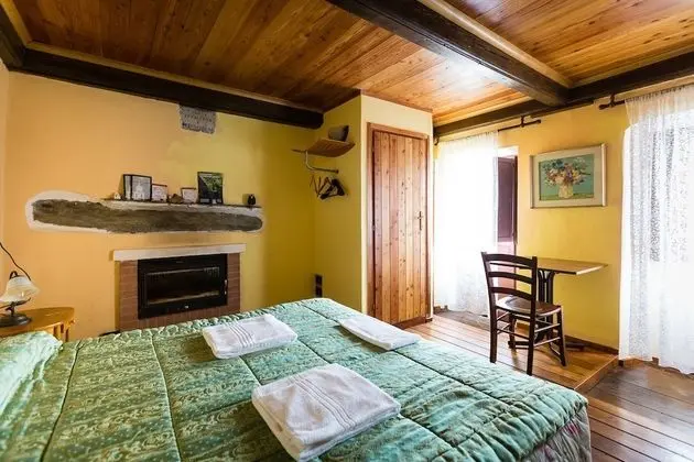 Oda, Banyolu/Duşlu (Shared Shower)