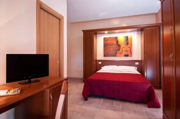 Büyük Yataklı Tek Kişilik Oda