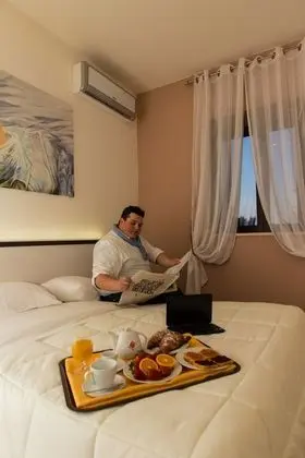 Büyük Yataklı Tek Kişilik Oda