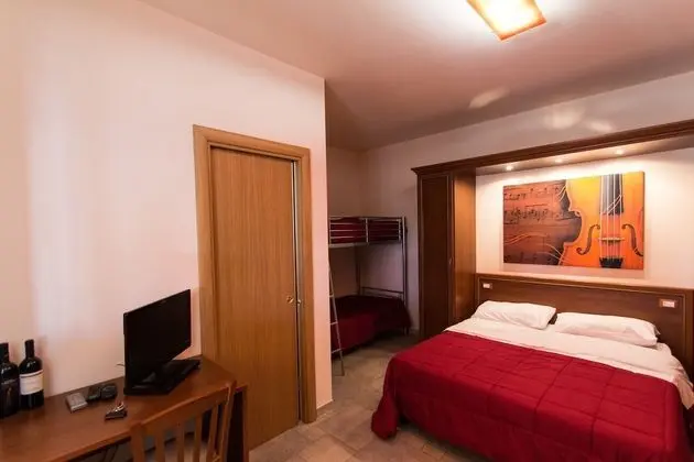 Büyük Yataklı Tek Kişilik Oda