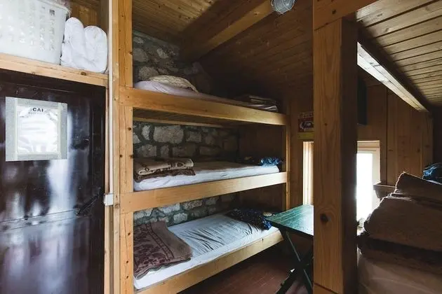 Dört Kişilik Oda, Ortak Banyo