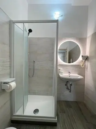 Üç Kişilik Oda, Özel Banyo
