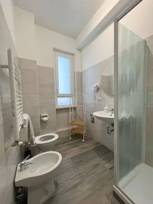 Üç Kişilik Oda, Özel Banyo