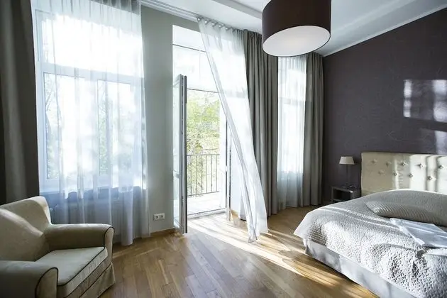 City Tek Büyük Yataklı Oda