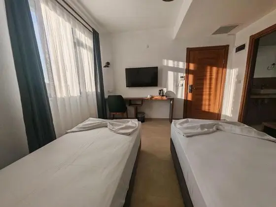 standart iki ayrı yataklı twin oda