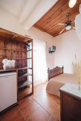 Tek Büyük Yataklı Oda, Bahçe Manzaralı (Arvanitia)