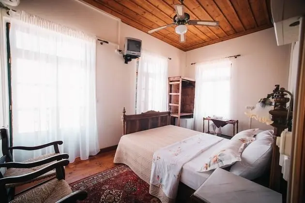 Tek Büyük Yataklı Oda, Balkon (Bourtzi)