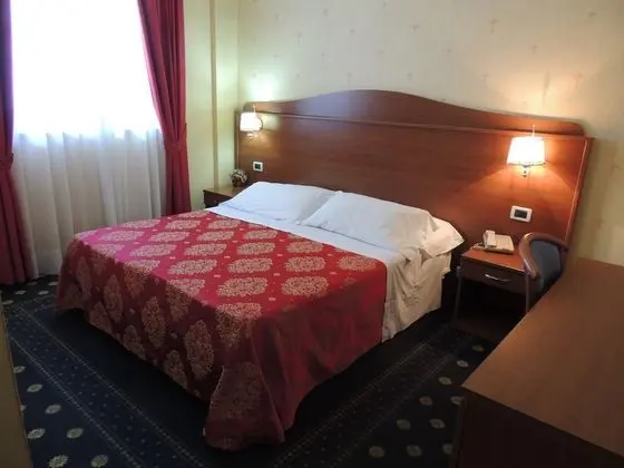 Basic Oda, 1 Büyük (Queen) Boy Yatak