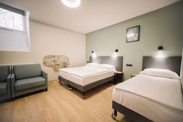 Üç Kişilik Oda