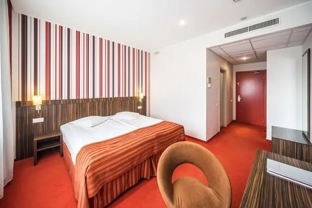 Standard Double or Twin 1 Double Bed or 2 Twin Beds