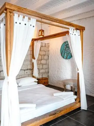 Standart Oda, Havuz Manzaralı, Bahçe Katı