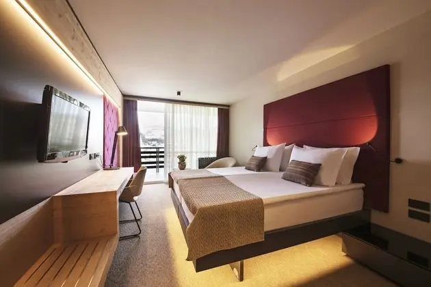 Tek Büyük Yataklı Oda, Balkon, Göl Manzaralı