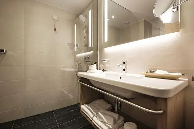 Tek Büyük Yataklı Oda, Balkon, Göl Manzaralı