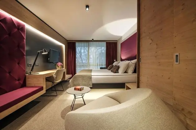 Tek Büyük Yataklı Oda, Balkon, Park Manzaralı