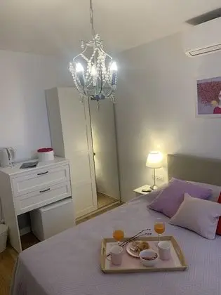 City Tek Büyük Yataklı Oda