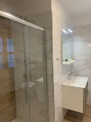 City Tek Büyük Yataklı Oda