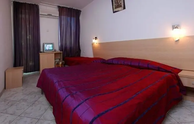 Tek Büyük Yataklı Oda