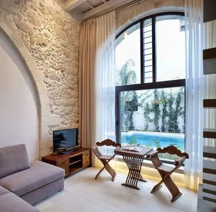 Süit, Havuz Manzaralı (Estate)