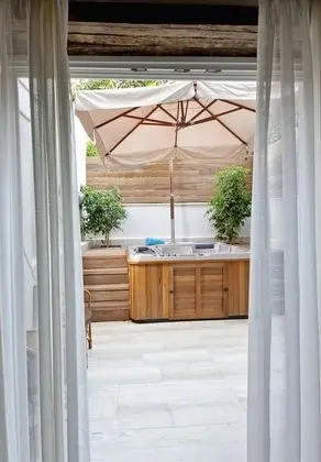 Süit, Sıcak Su Küveti (Estate)