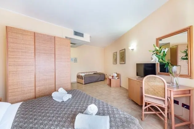 Standard Üç Kişilik Oda, Deniz Manzaralı