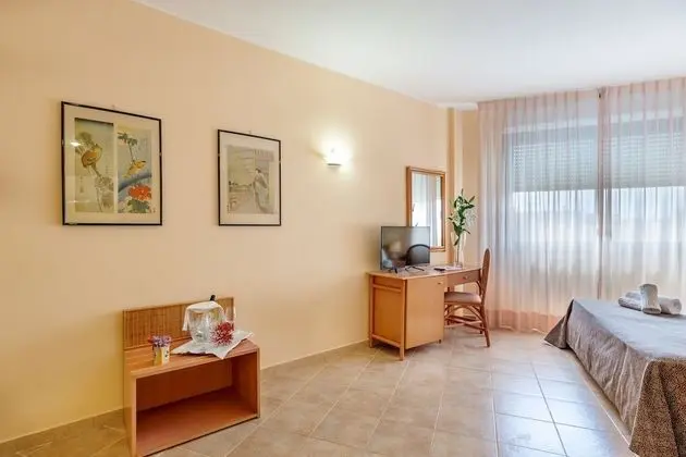 Standard Üç Kişilik Oda, Deniz Manzaralı