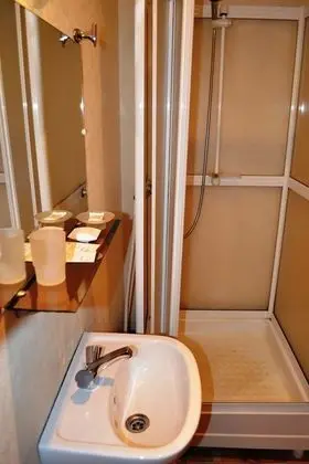 Üç Kişilik Oda (Studio)