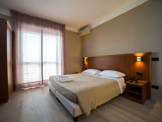 Business Tek Büyük veya İki Ayrı Yataklı Oda