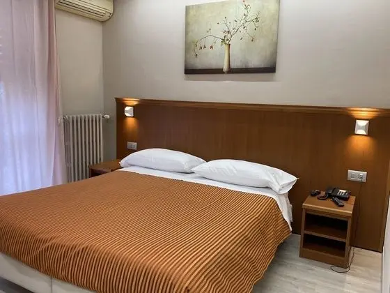 Business Tek Büyük veya İki Ayrı Yataklı Oda