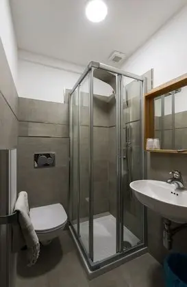 Business Tek Büyük veya İki Ayrı Yataklı Oda