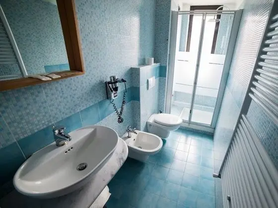 Business Tek Büyük veya İki Ayrı Yataklı Oda