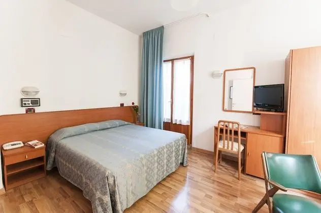 Economy Tek Büyük veya İki Ayrı Yataklı Oda