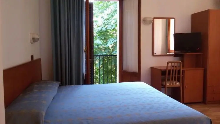 Economy Tek Büyük veya İki Ayrı Yataklı Oda