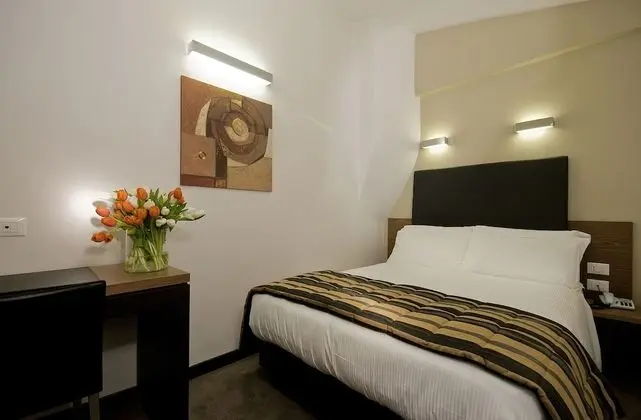 Büyük Yataklı Tek Kişilik Oda