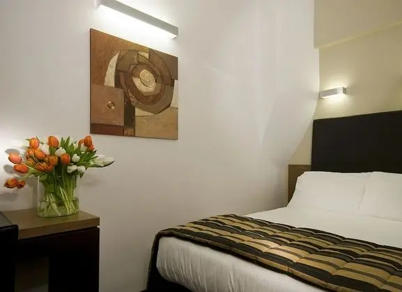 Büyük Yataklı Tek Kişilik Oda