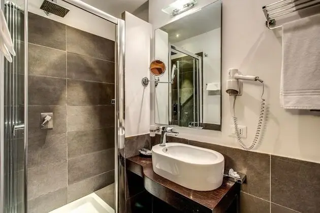 Büyük Yataklı Tek Kişilik Oda