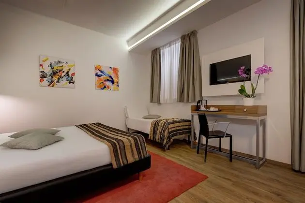 Üç Kişilik Oda