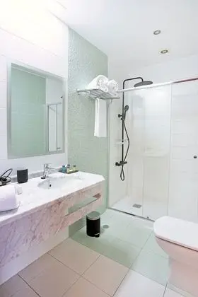 Standard Büyük Yataklı Tek Kişilik Oda